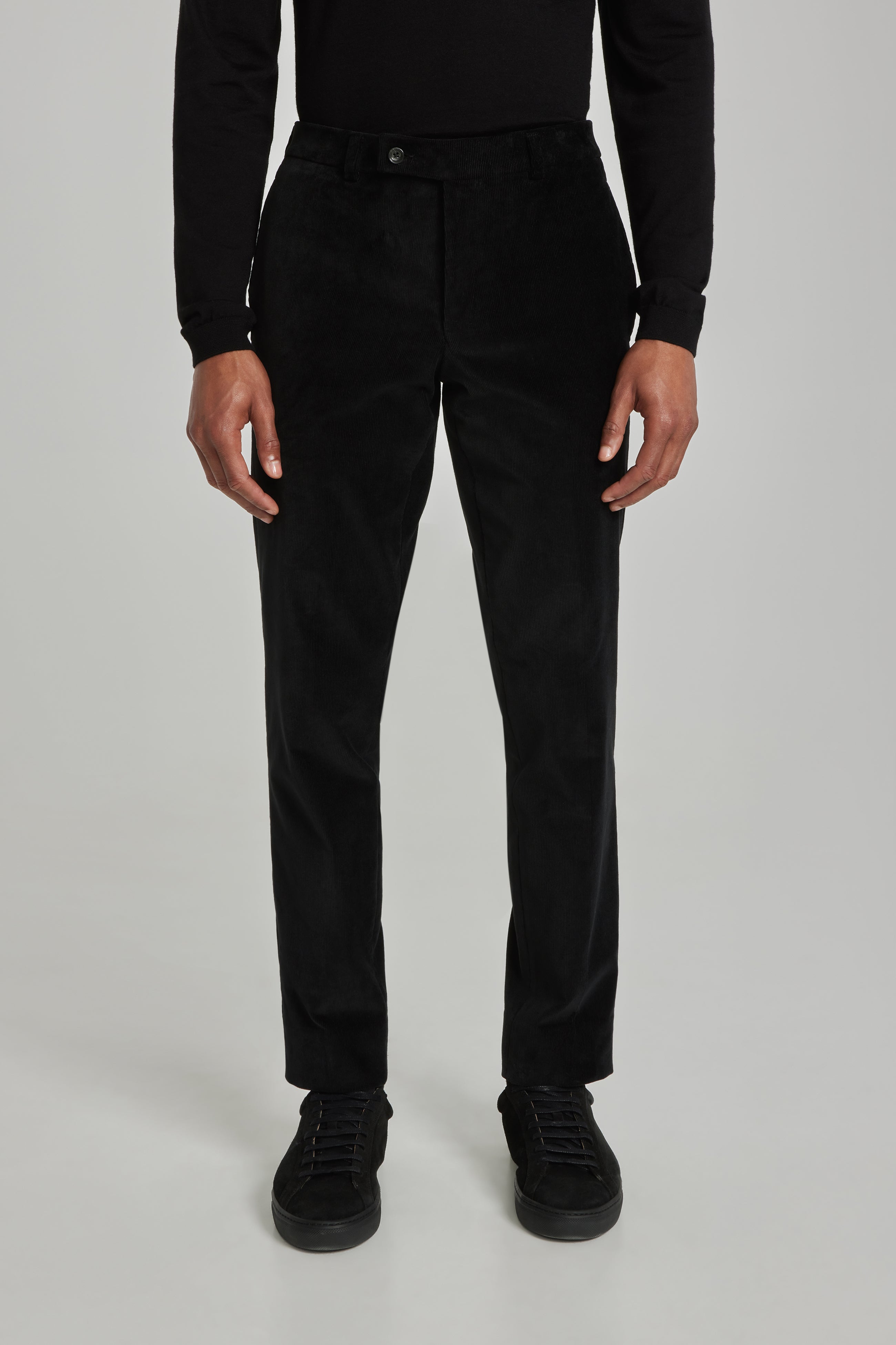 Vue alternative Pantalon en velours côtelé à pli simple Yves en noir