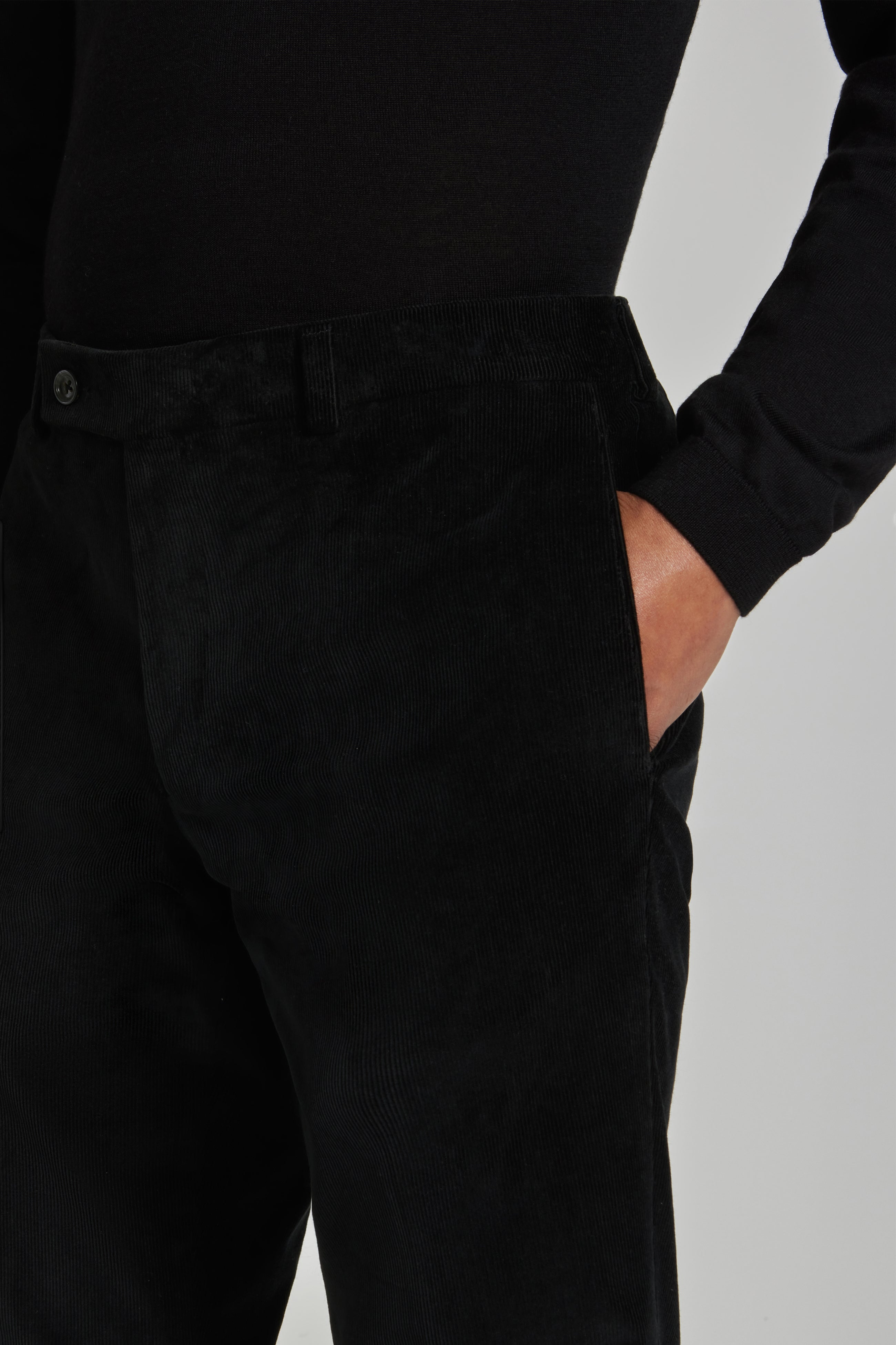 Vue alternative 1 Pantalon en velours côtelé à pli simple Yves en noir
