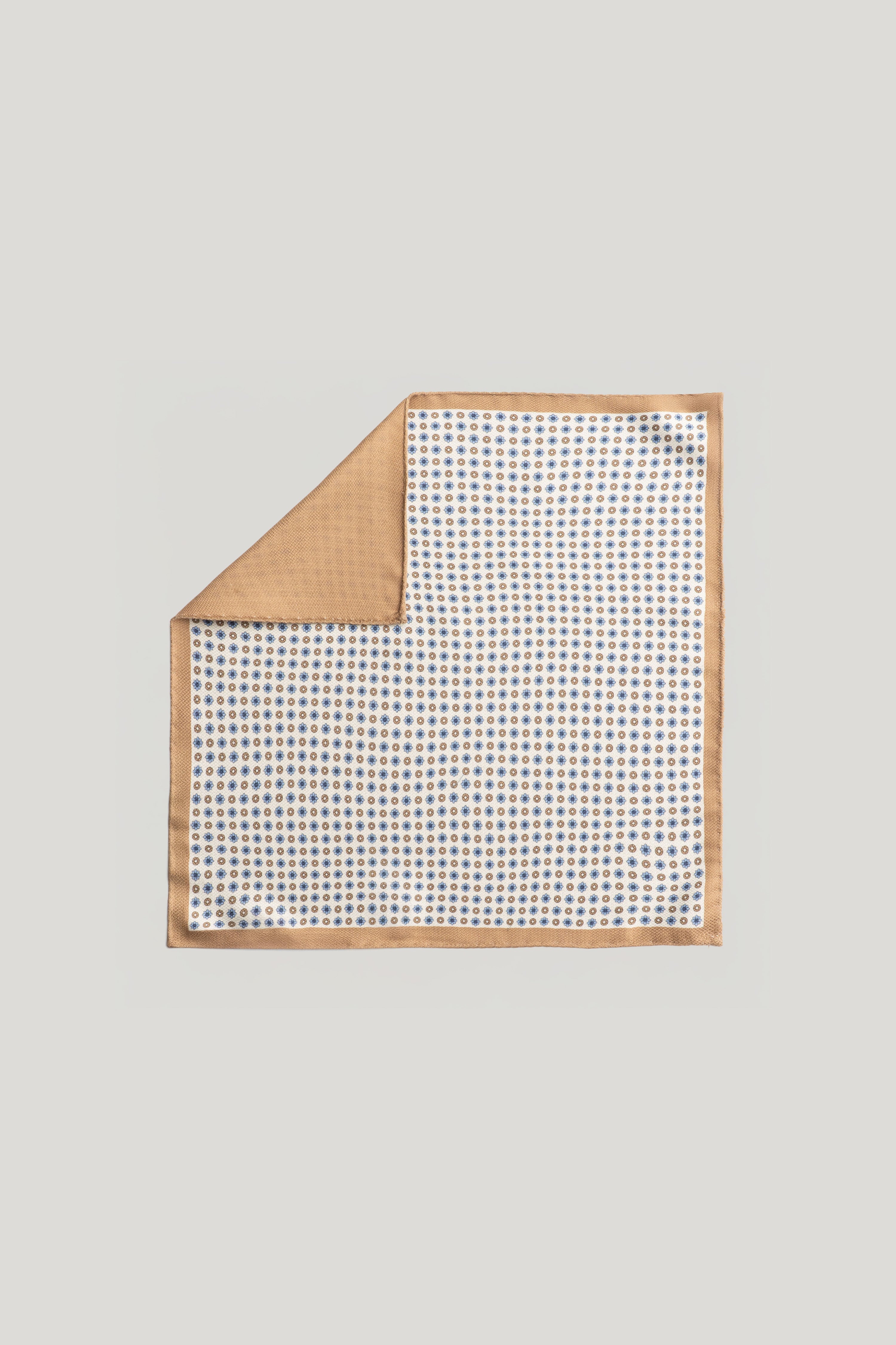 Alt view Sand Geoprint Pocket Square