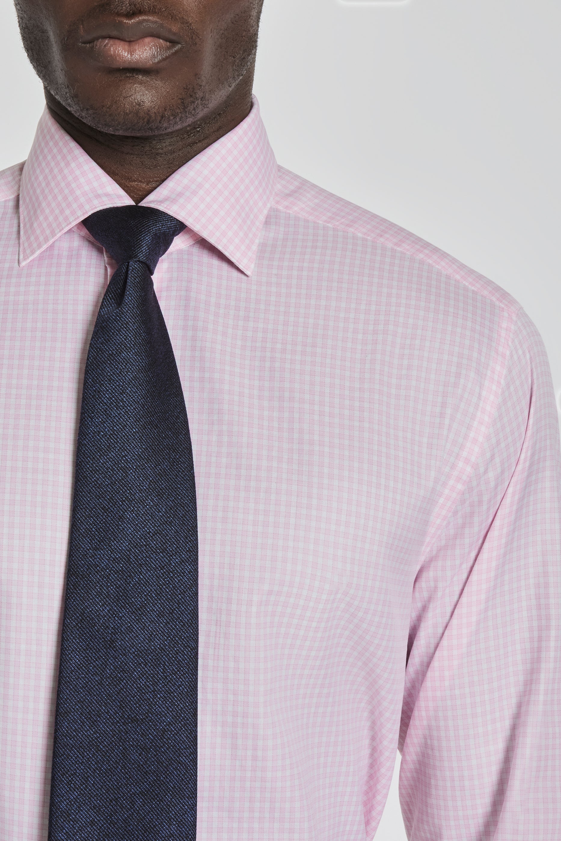 Vue alternative 3 Royland chemise habillée en coton à carreaux bleu marine en rose