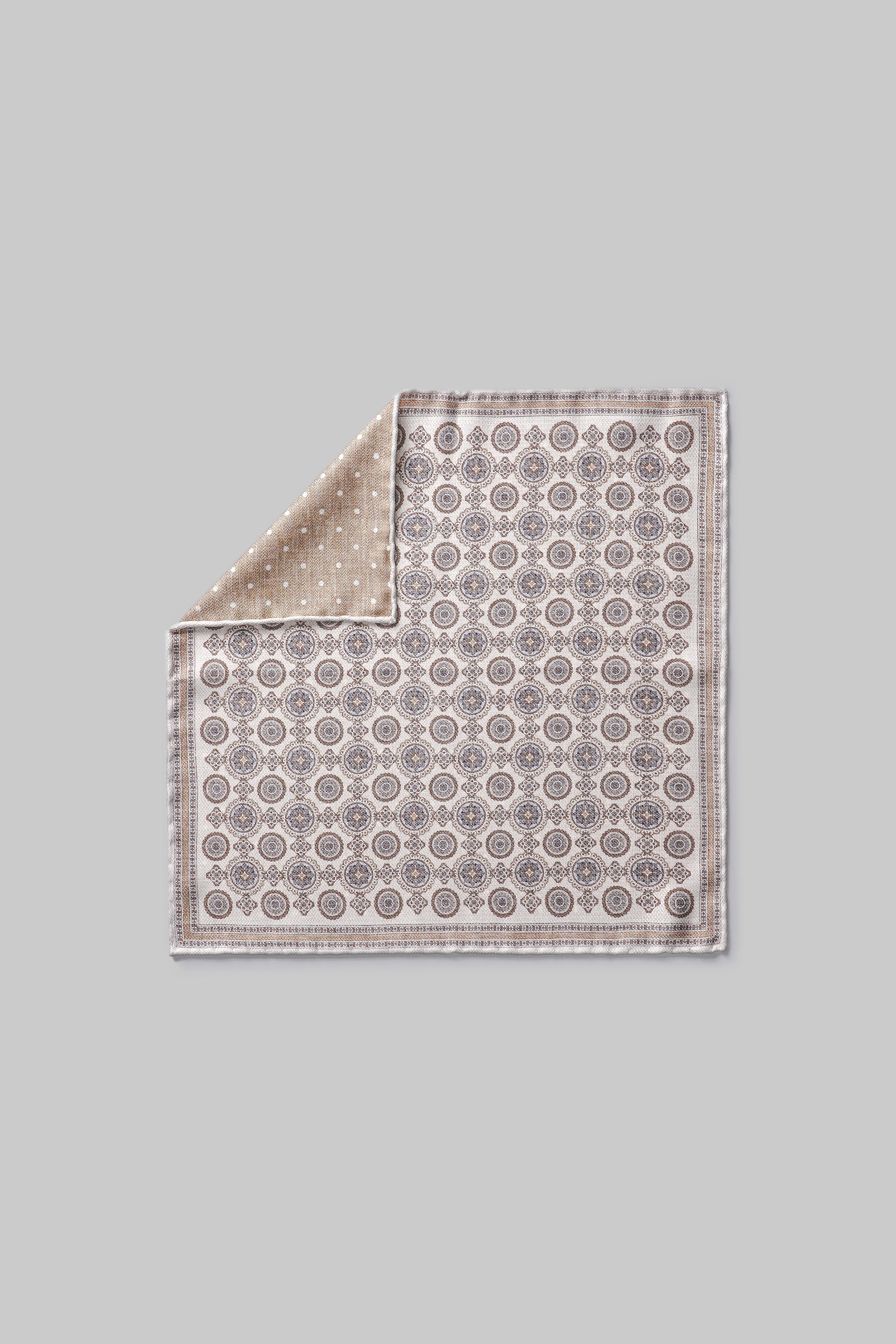 Vue alternative Pochette de costume en soie écru à imprimé géo